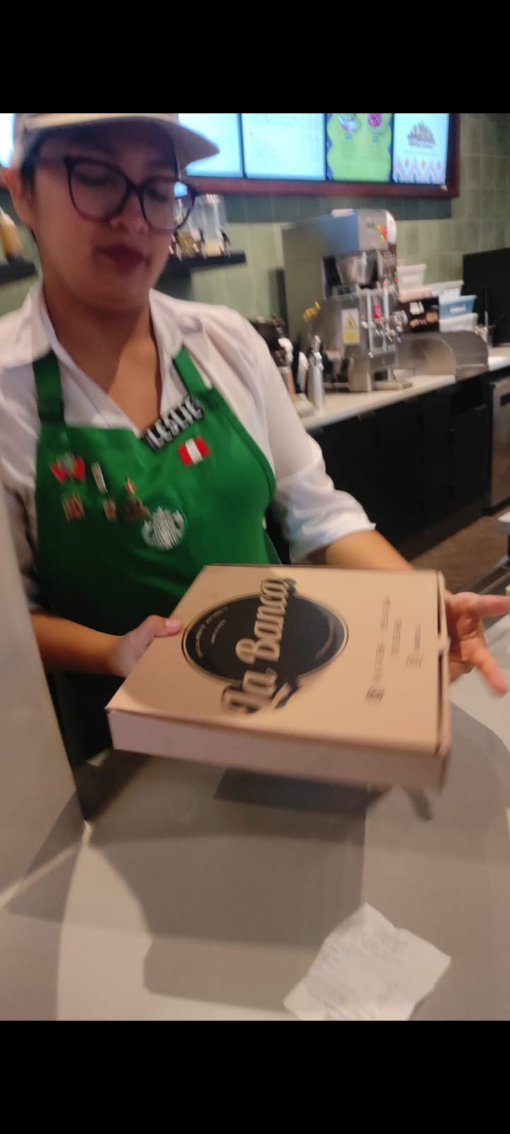 Cliente recibiendo pedido