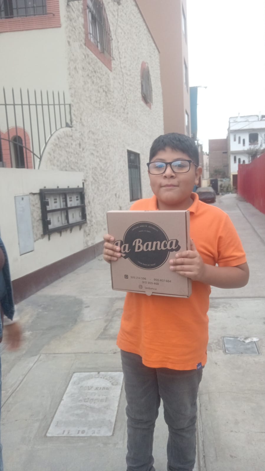 Cliente recibiendo pedido