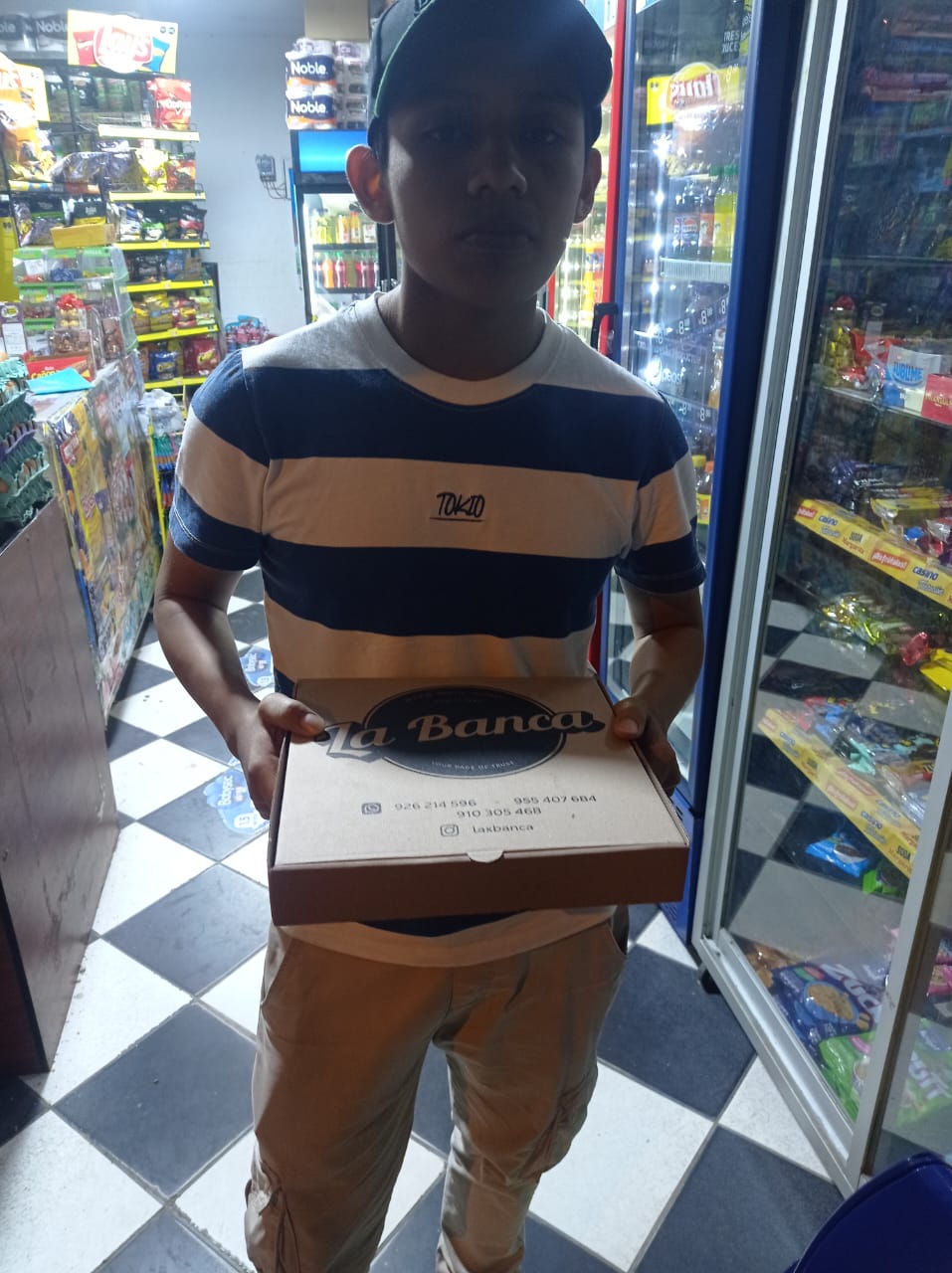 Cliente recibiendo pedido