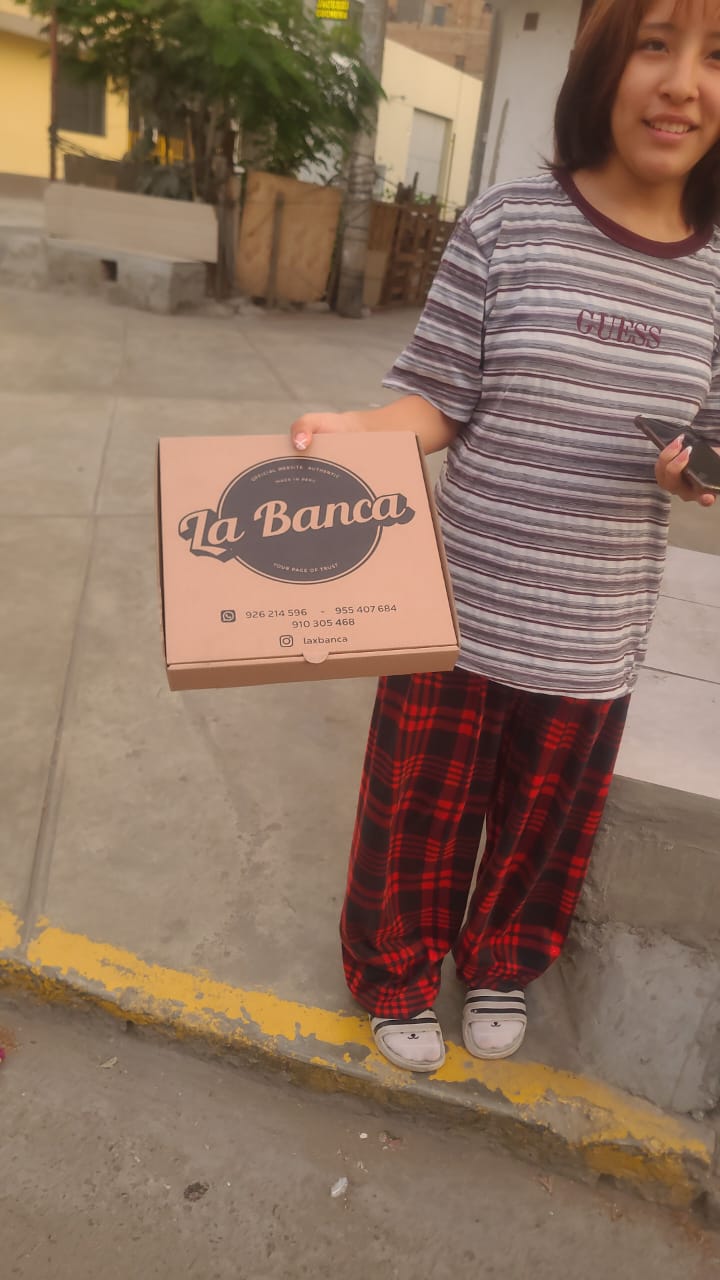 Cliente recibiendo pedido