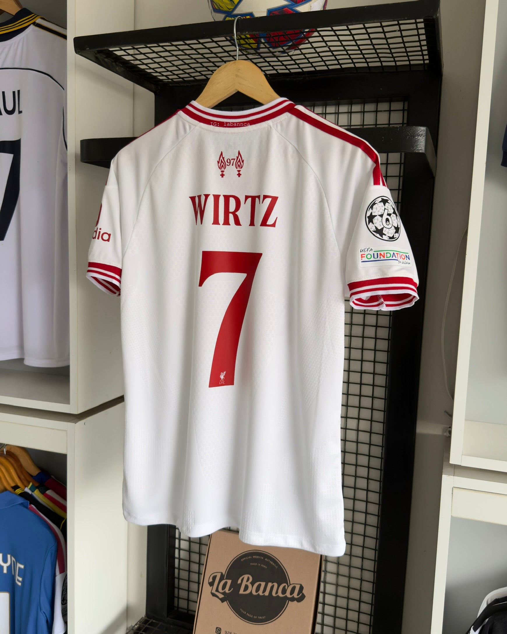 Liverpool Alterna 26-27