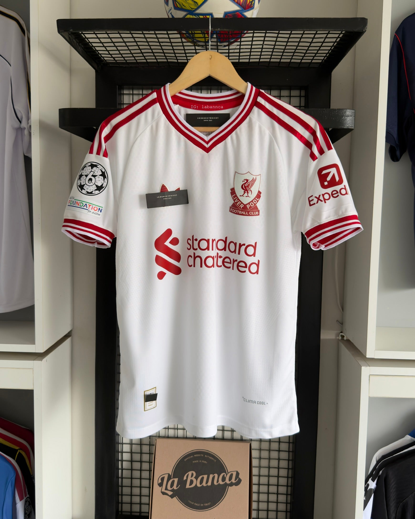 Liverpool Alterna 26-27