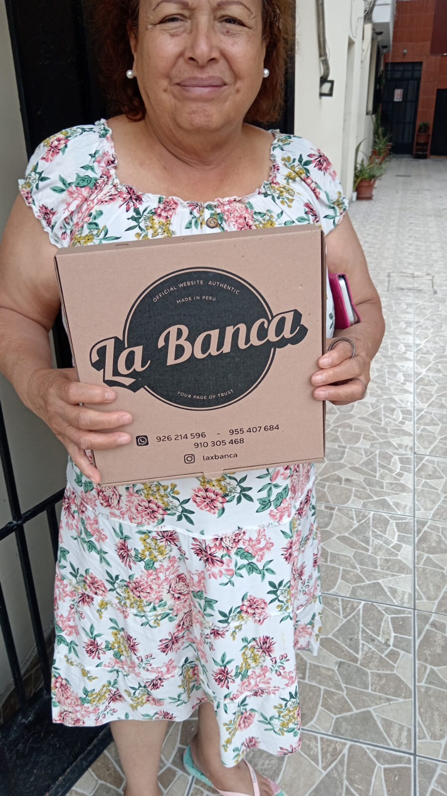 Cliente recibiendo pedido