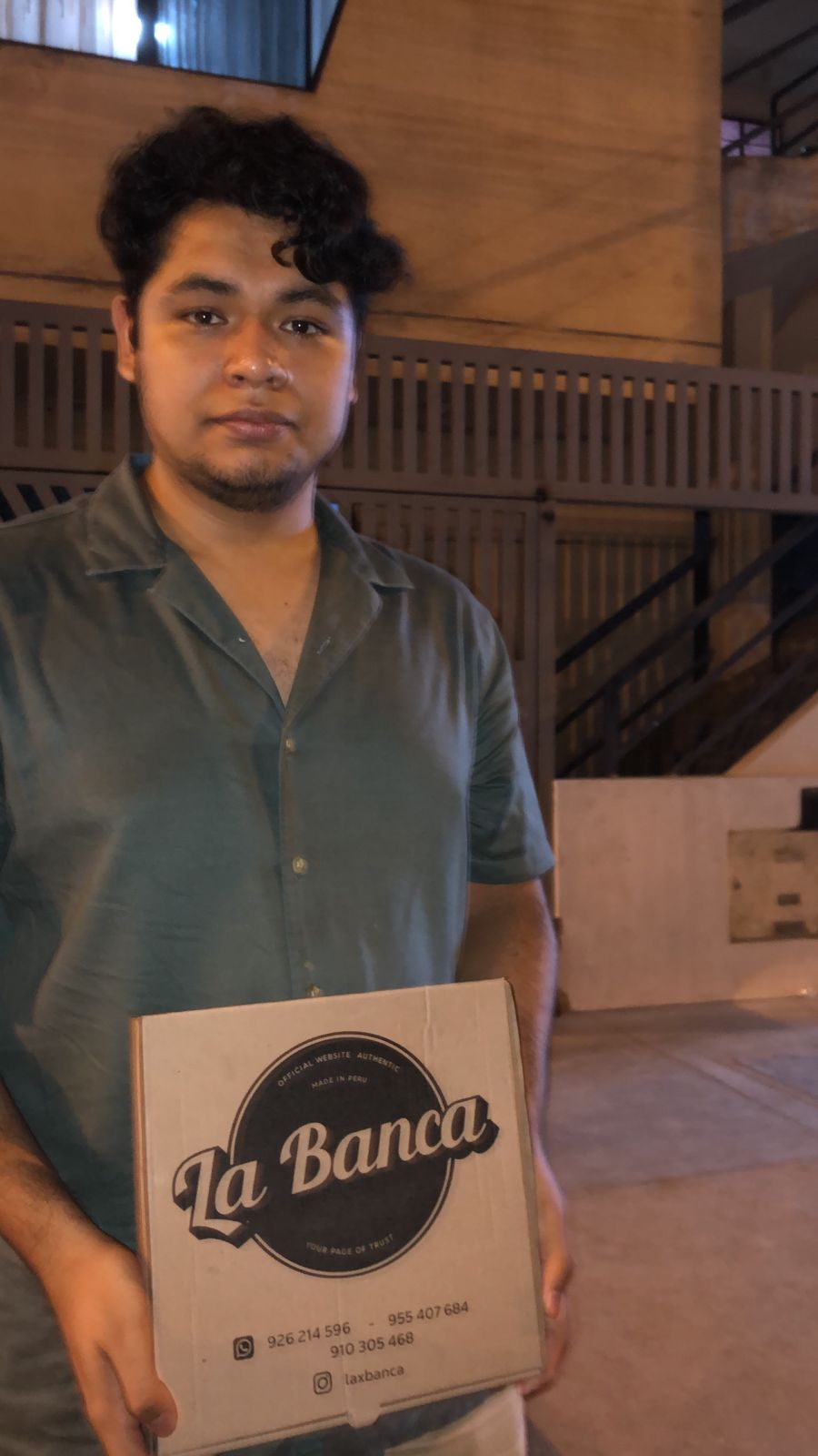 Cliente recibiendo pedido