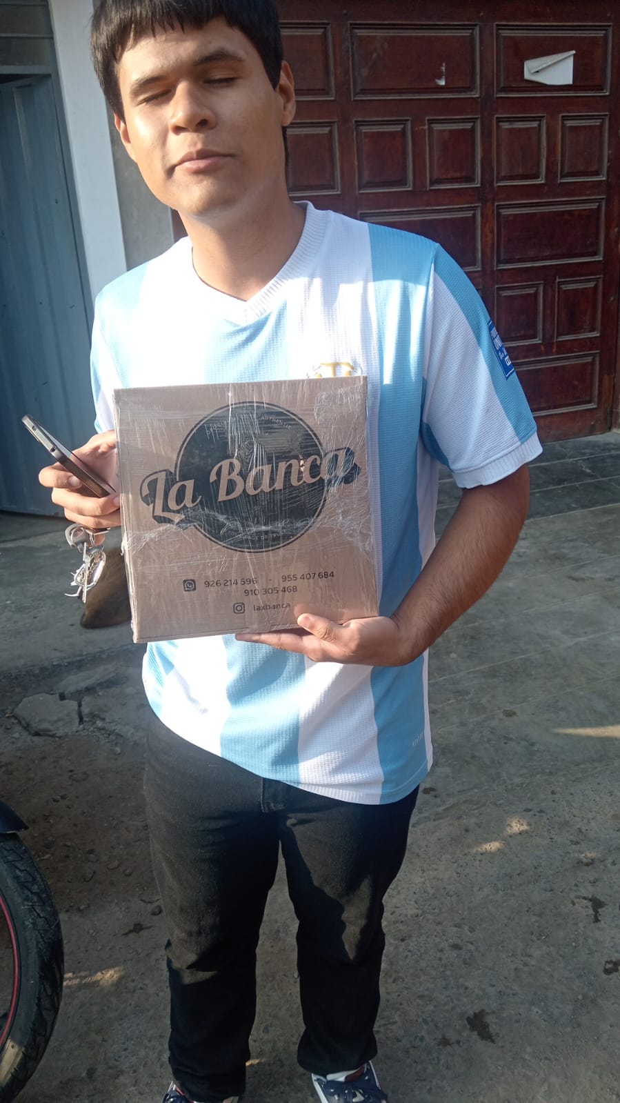 Cliente recibiendo pedido