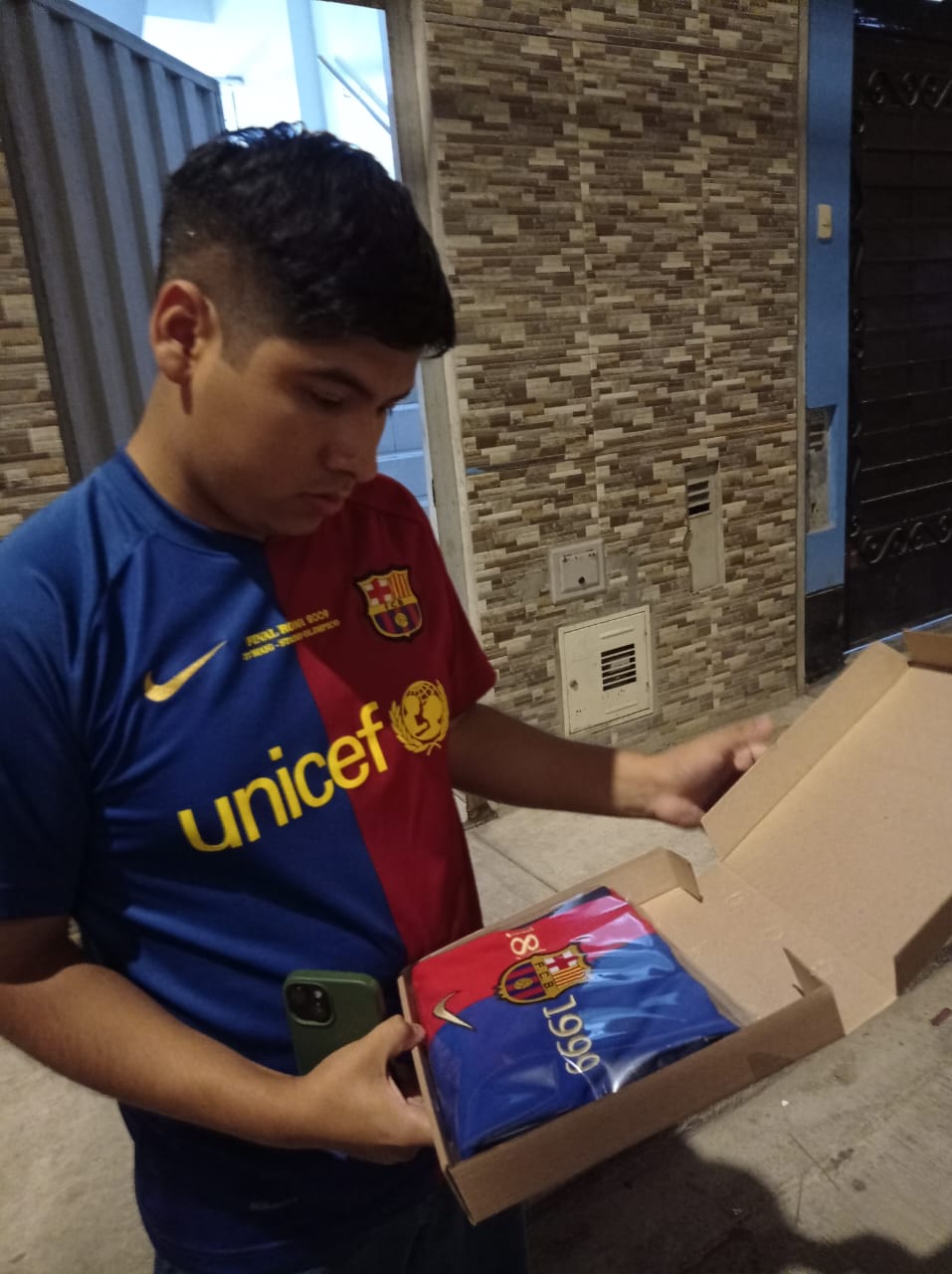 Cliente recibiendo pedido