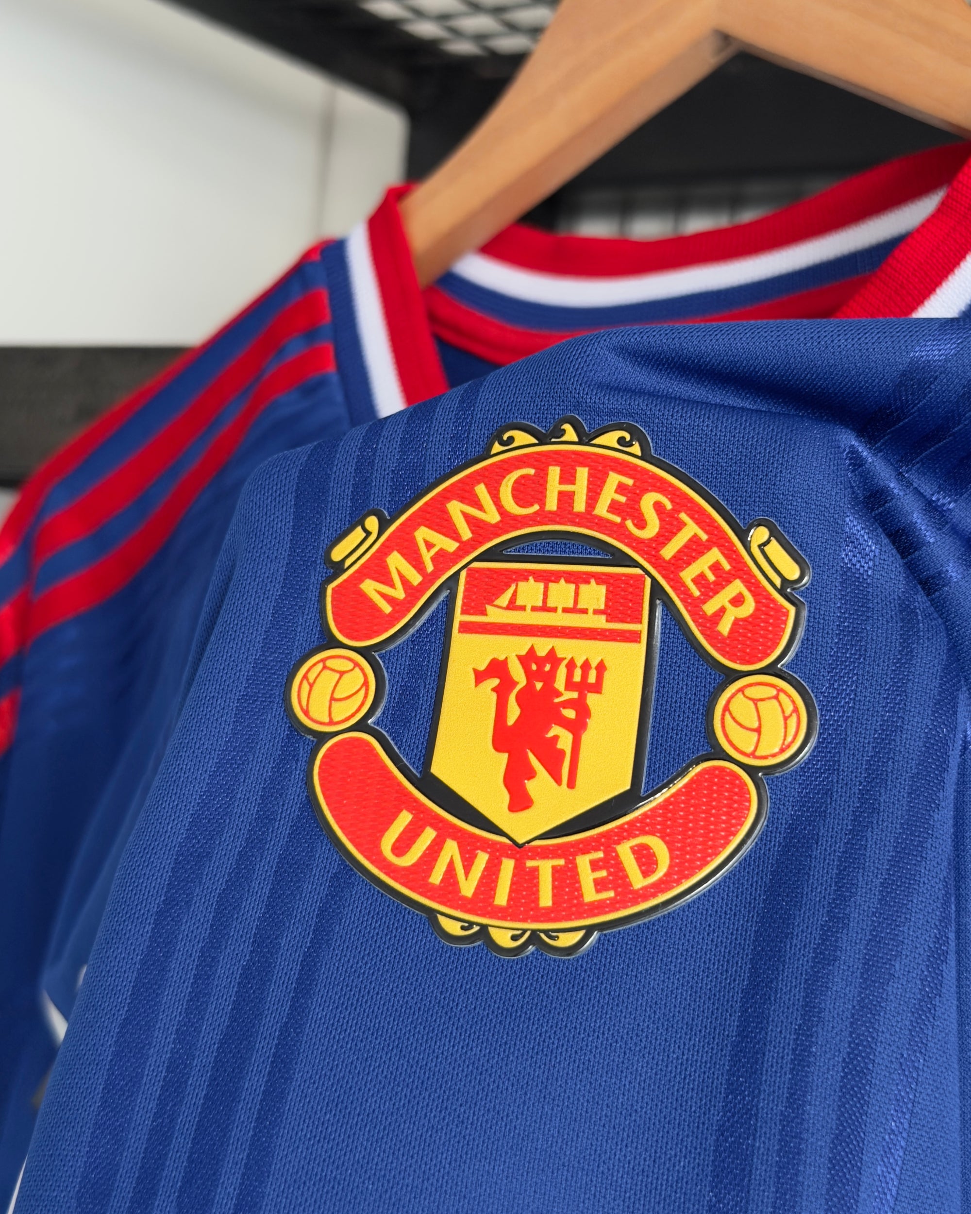 Man. United Alterna 26-27