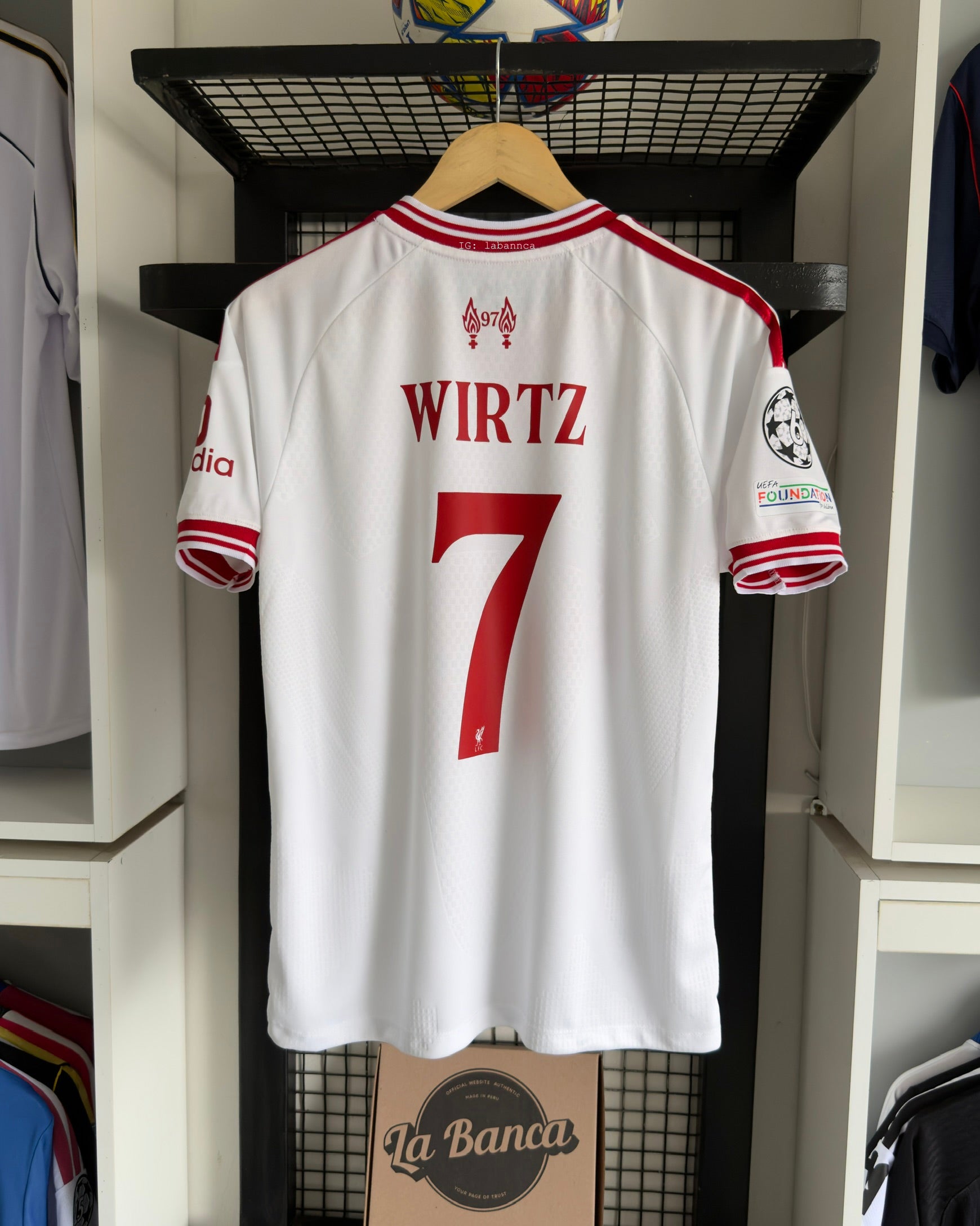 Liverpool Alterna 26-27