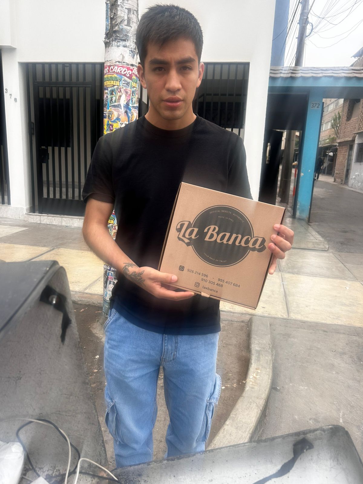 Cliente recibiendo pedido